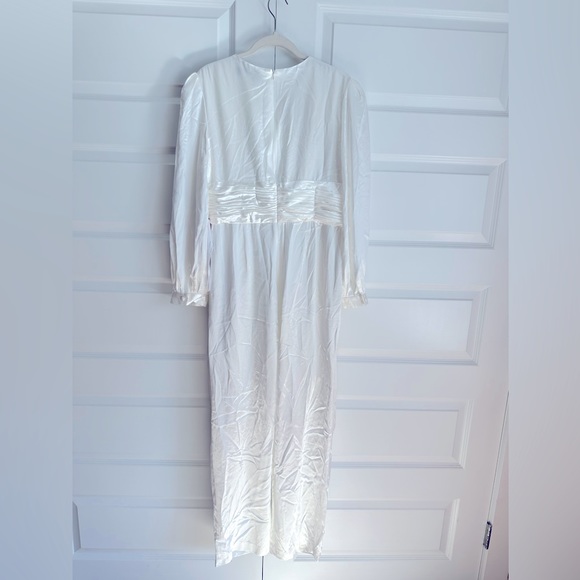 Ieena for‎ Mac Duggal Long Sleeve Ruched Plunging Neck Satin Jumpsuit - Picture 8 of 9